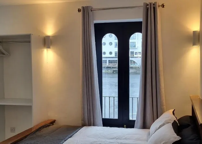 The Quays Апартаменты Атлон